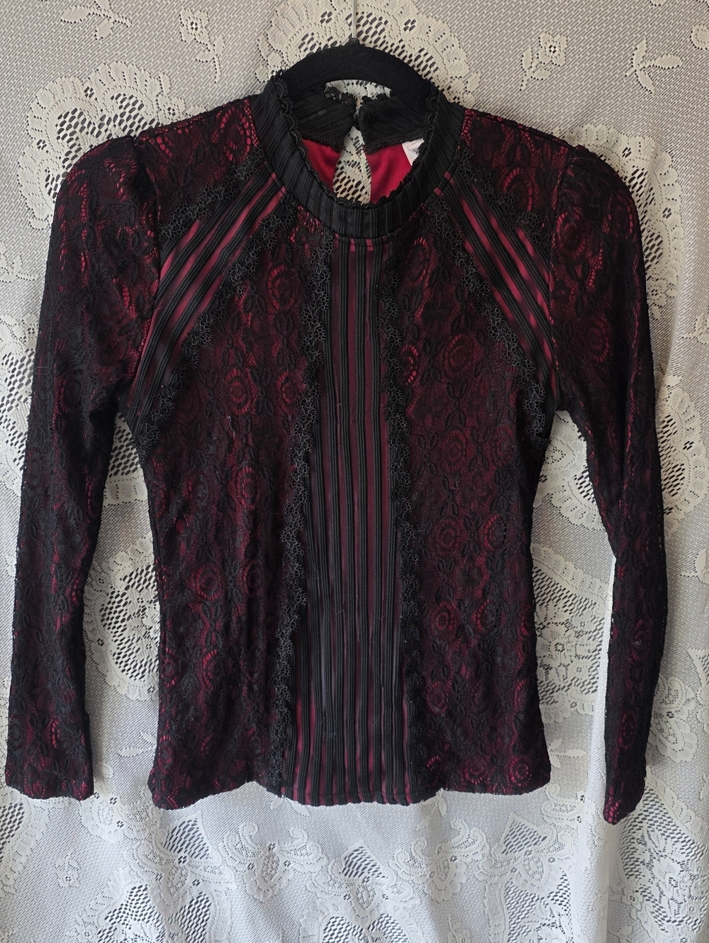 Black and Red Lace Long-Sleeve Blouse